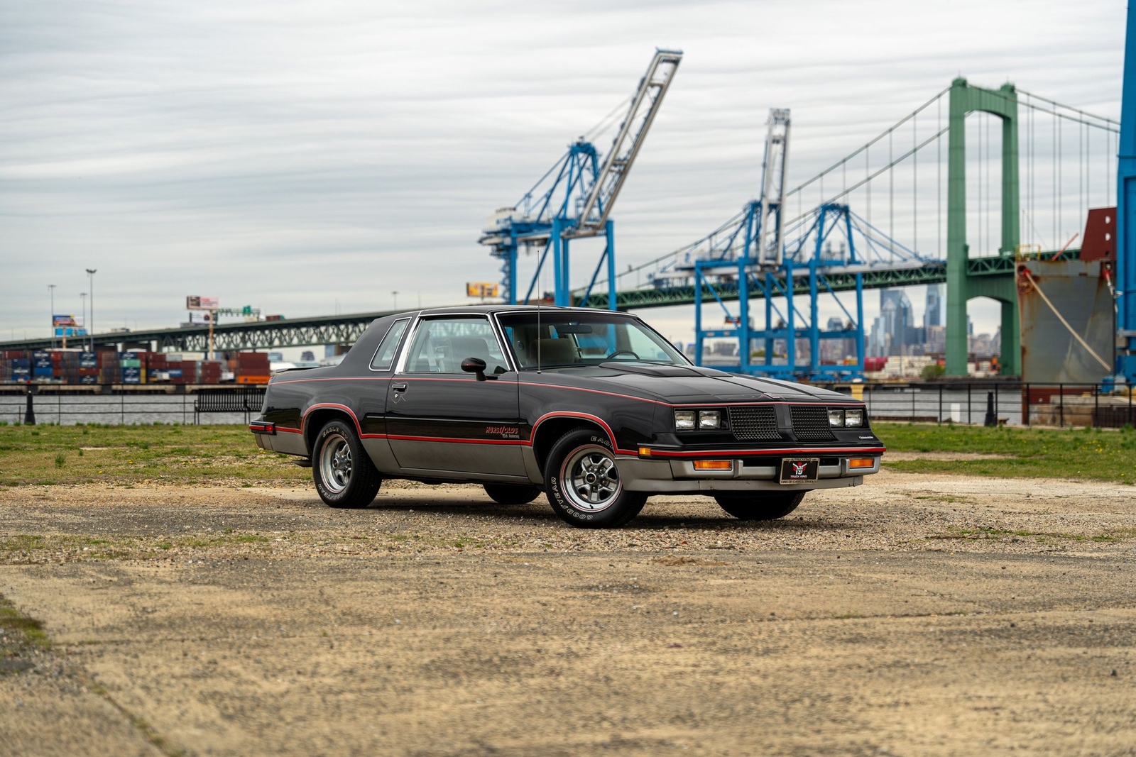 Oldsmobile-Cutlass-1983-Coupe-2
