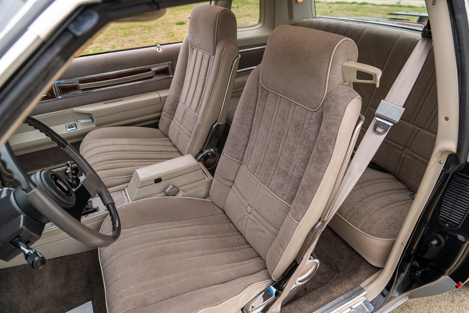Oldsmobile-Cutlass-1983-Coupe-20