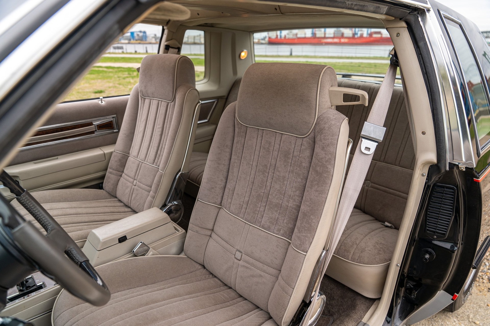 Oldsmobile-Cutlass-1983-Coupe-21