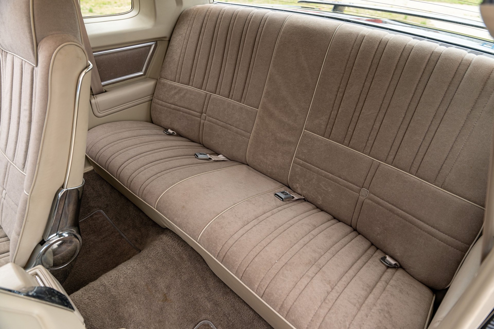 Oldsmobile-Cutlass-1983-Coupe-23