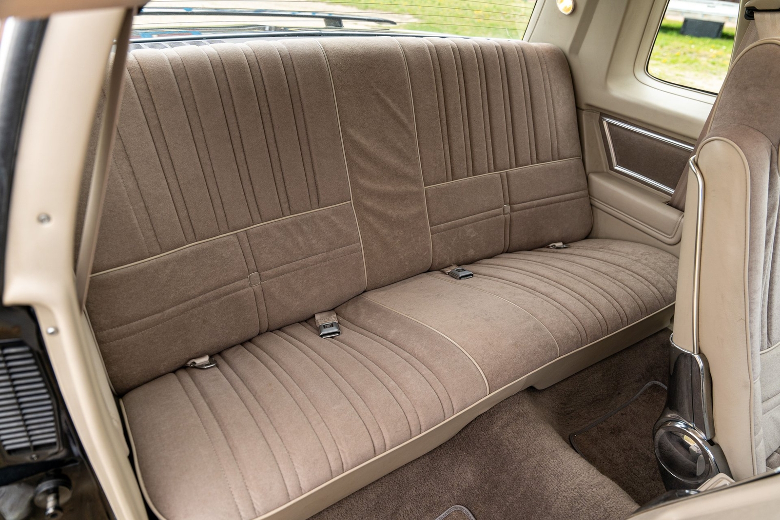 Oldsmobile-Cutlass-1983-Coupe-26