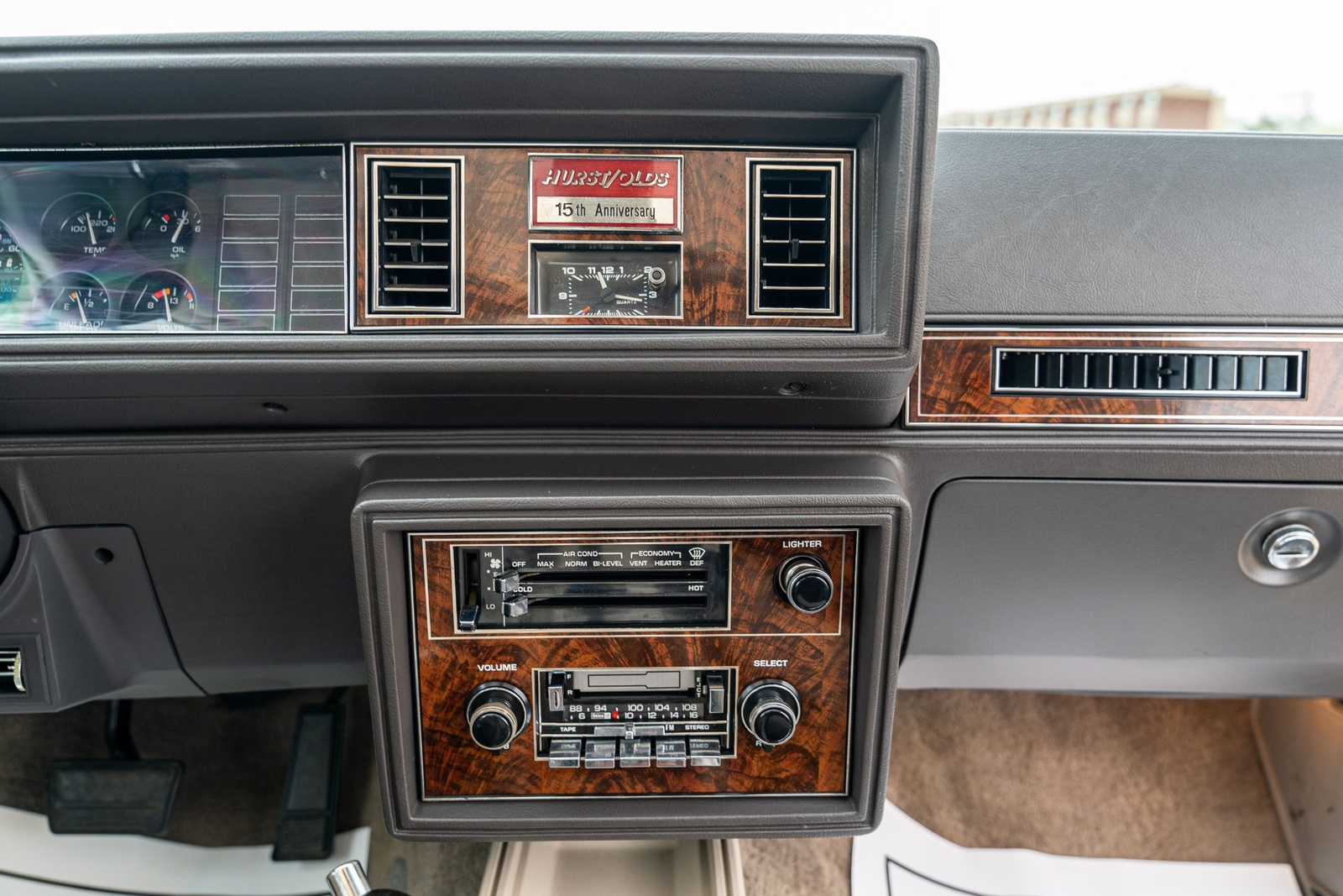 Oldsmobile-Cutlass-1983-Coupe-32