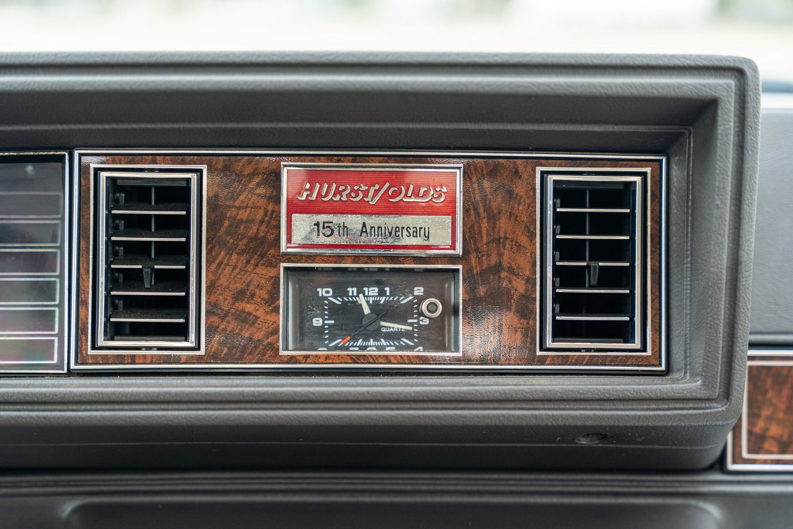Oldsmobile-Cutlass-1983-Coupe-34