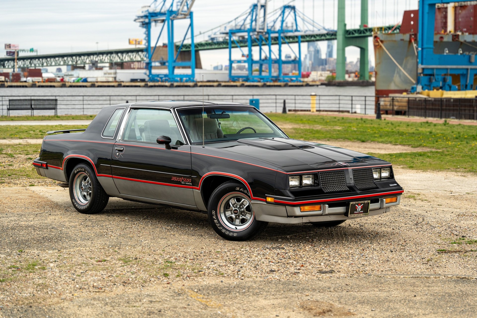 Oldsmobile-Cutlass-1983-Coupe