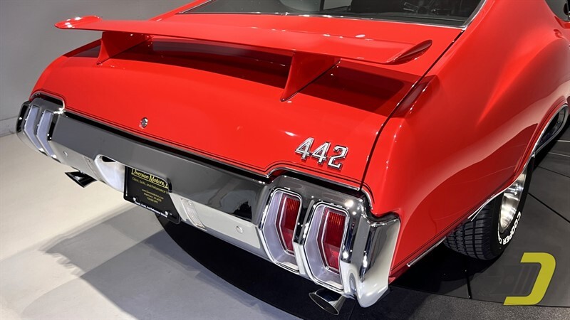 Oldsmobile-Cutlass-4-4-2-1970-Coupe-28