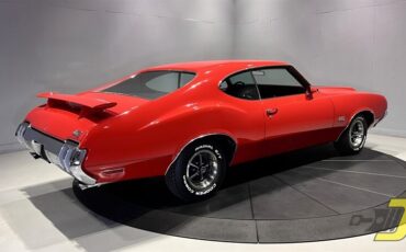 Oldsmobile-Cutlass-4-4-2-1970-Coupe-32