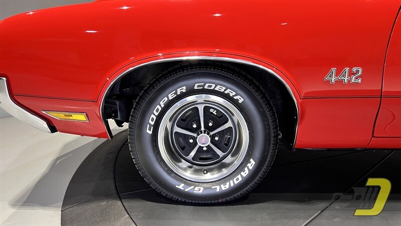 Oldsmobile-Cutlass-4-4-2-1970-Coupe-35