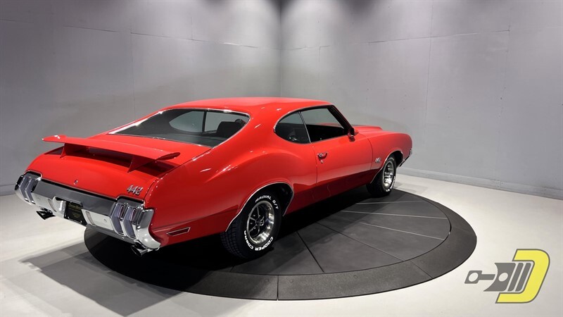 Oldsmobile-Cutlass-4-4-2-1970-Coupe-7