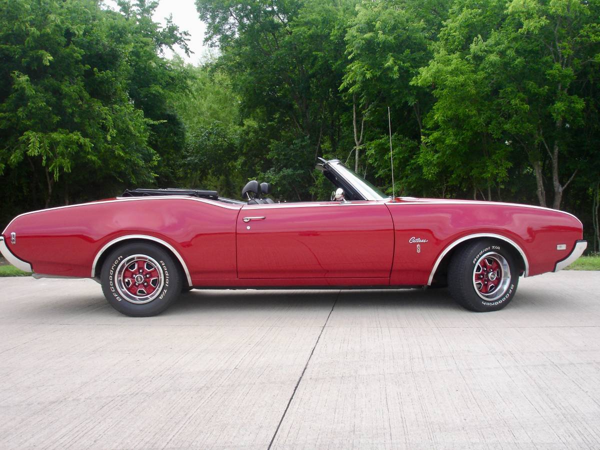 Oldsmobile-Cutlass-convertible-quotsquot-1969-red-1