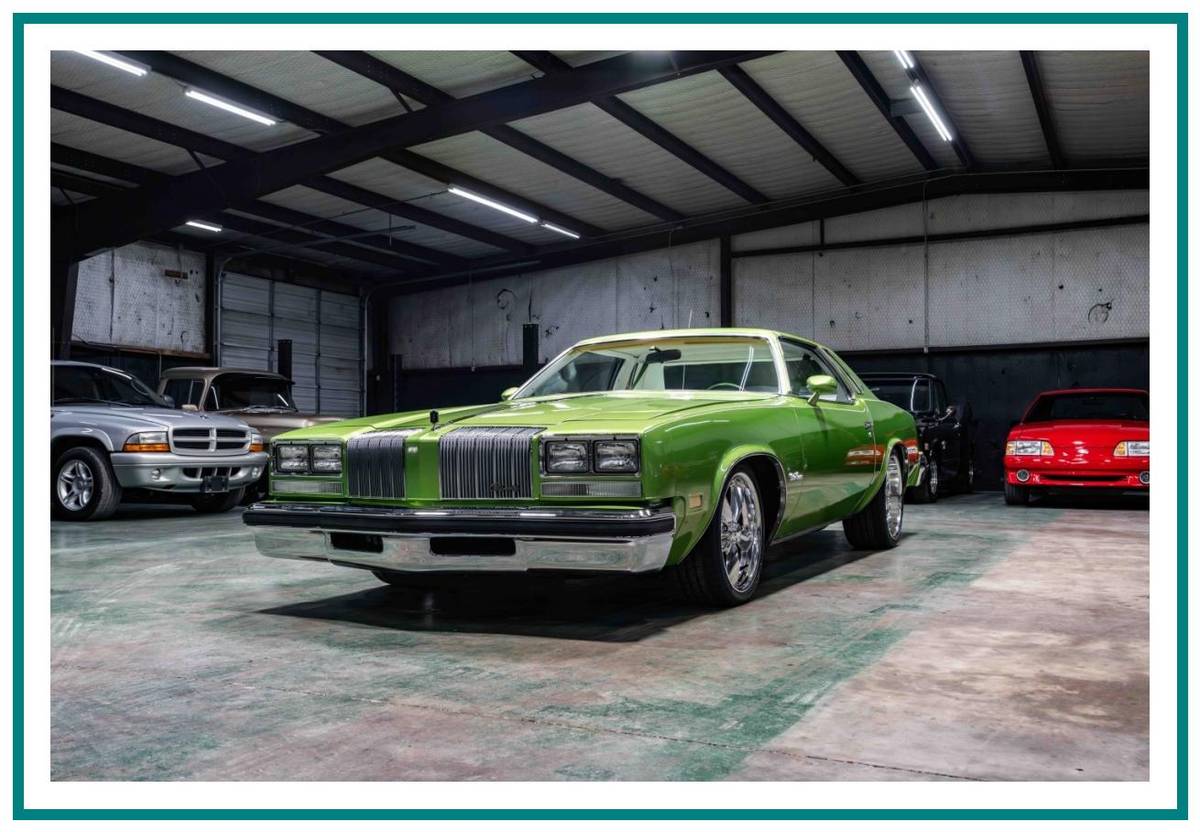 Oldsmobile-Cutlass-supreme-1976-green