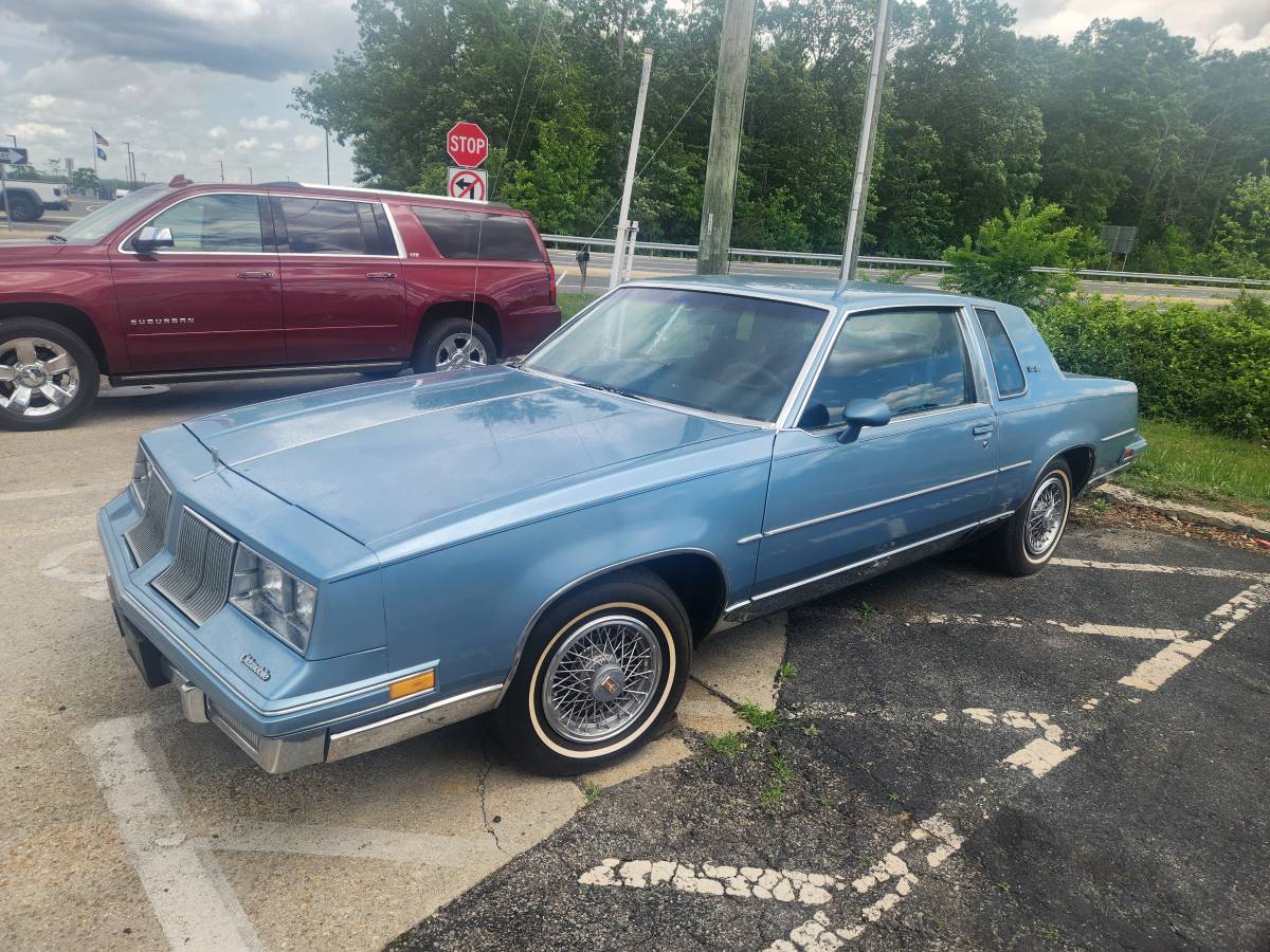 Oldsmobile Cutlass supreme  1986 blue