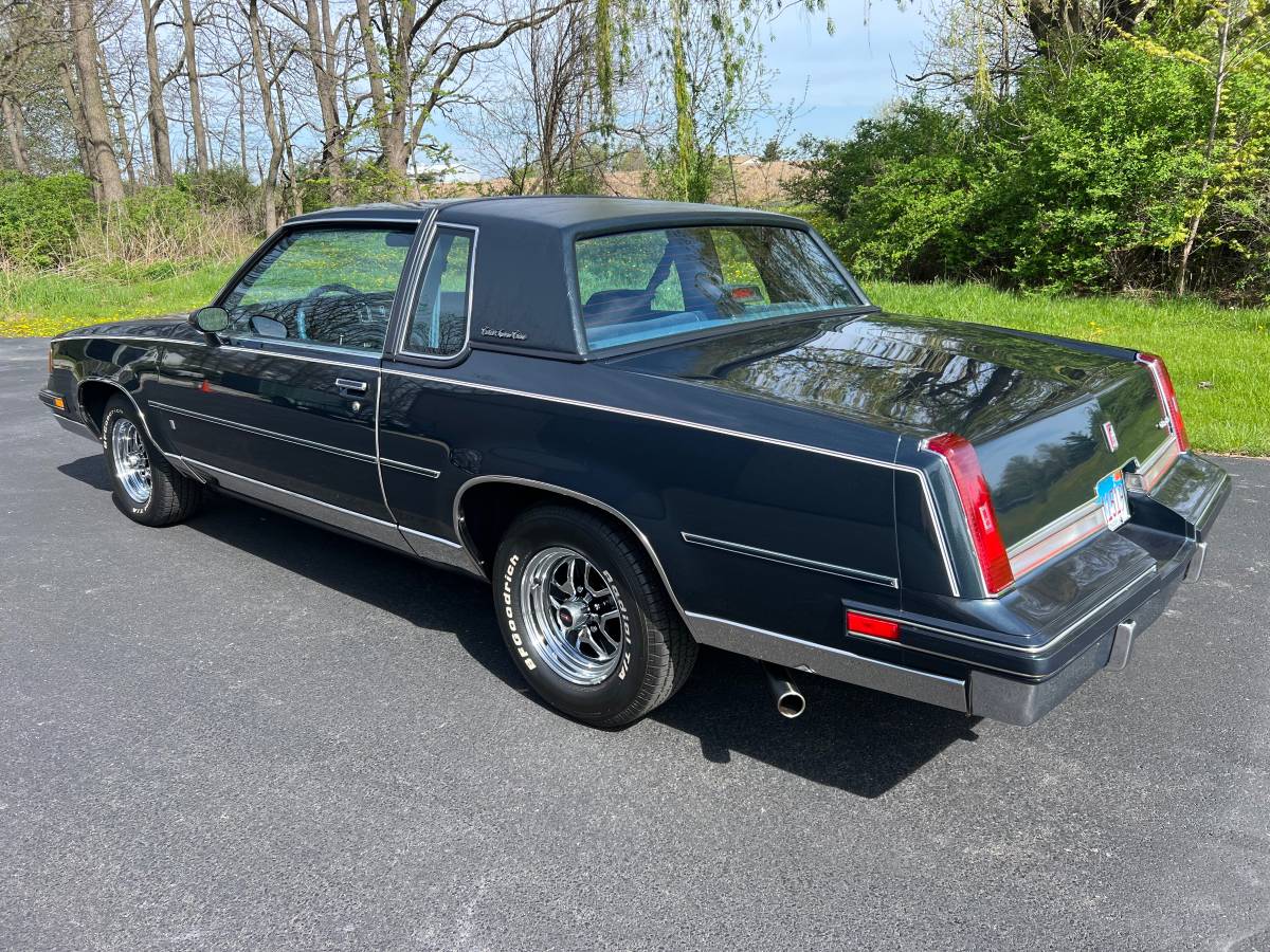 Oldsmobile-Cutlass-supreme-1988-1