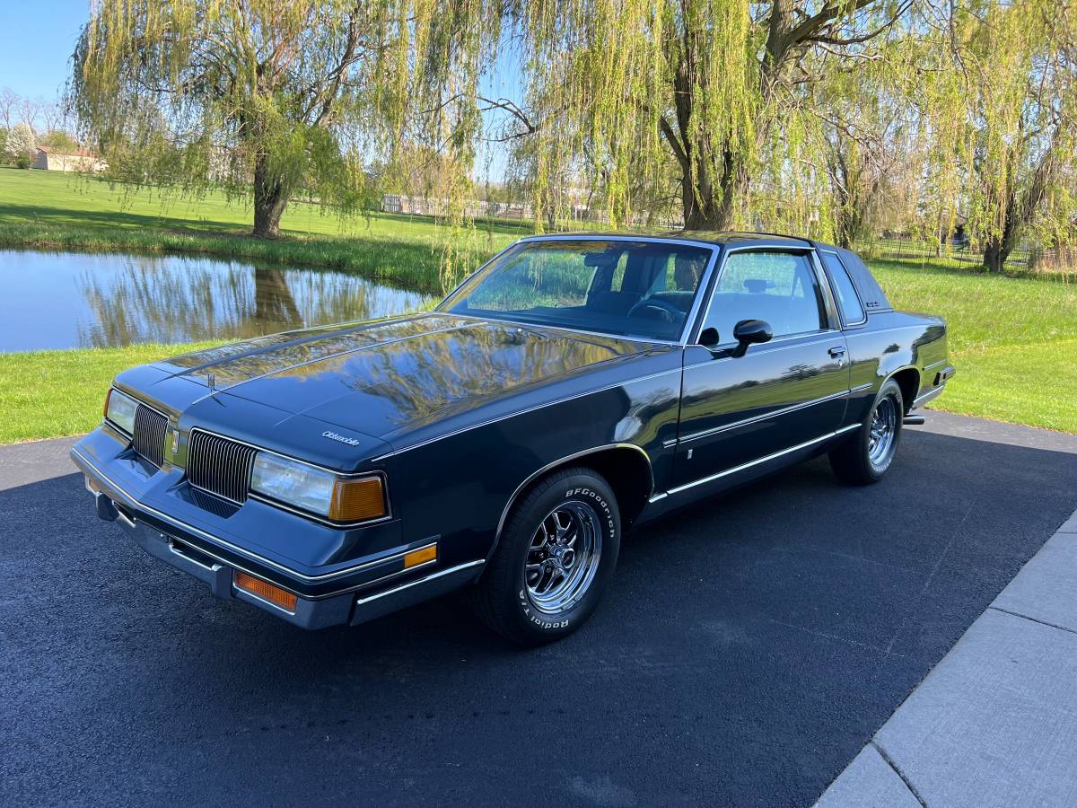 Oldsmobile-Cutlass-supreme-1988-20