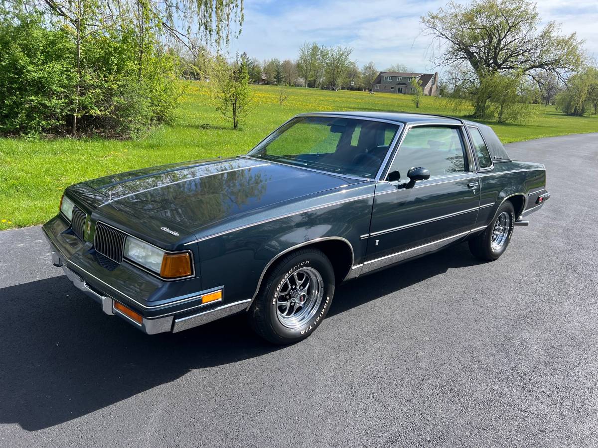 Oldsmobile-Cutlass-supreme-1988