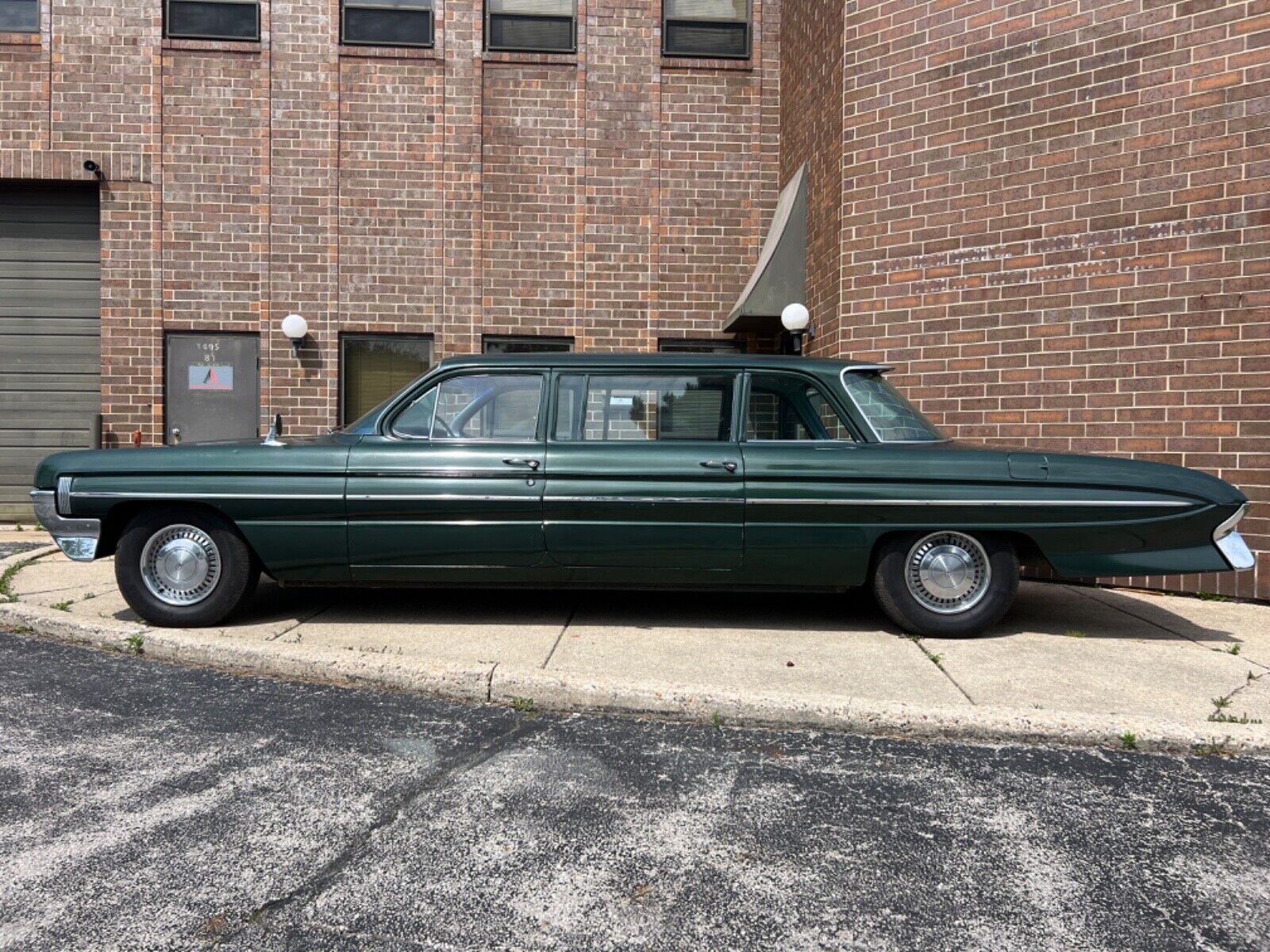 Oldsmobile-Dynamic-88-1961-Limousine-2