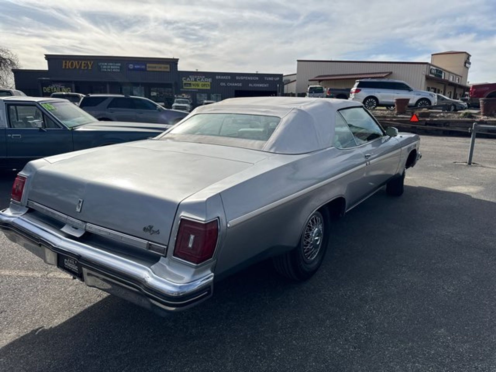 Oldsmobile-Eighty-Eight-1975-Convertible-2