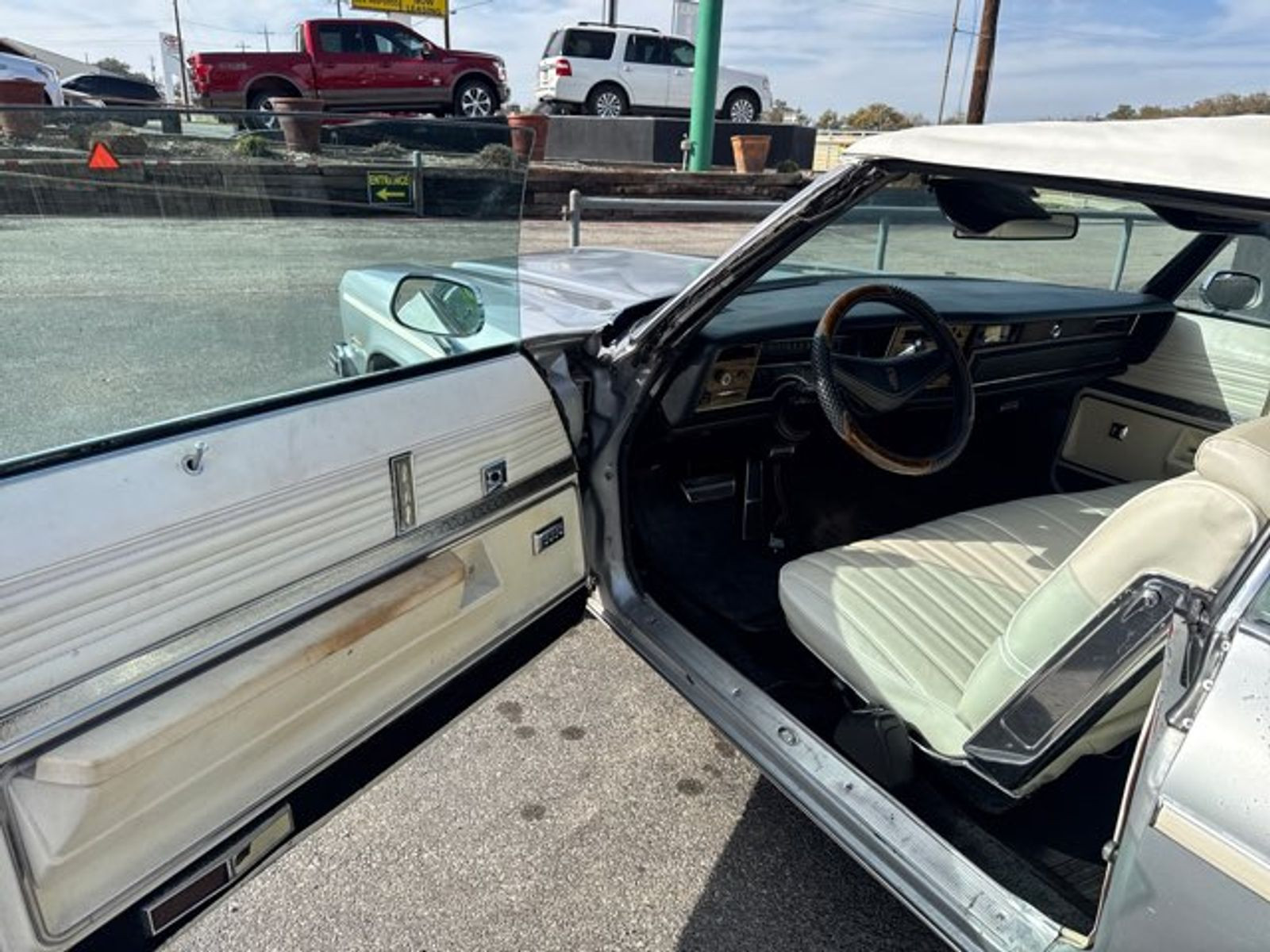 Oldsmobile-Eighty-Eight-1975-Convertible-4