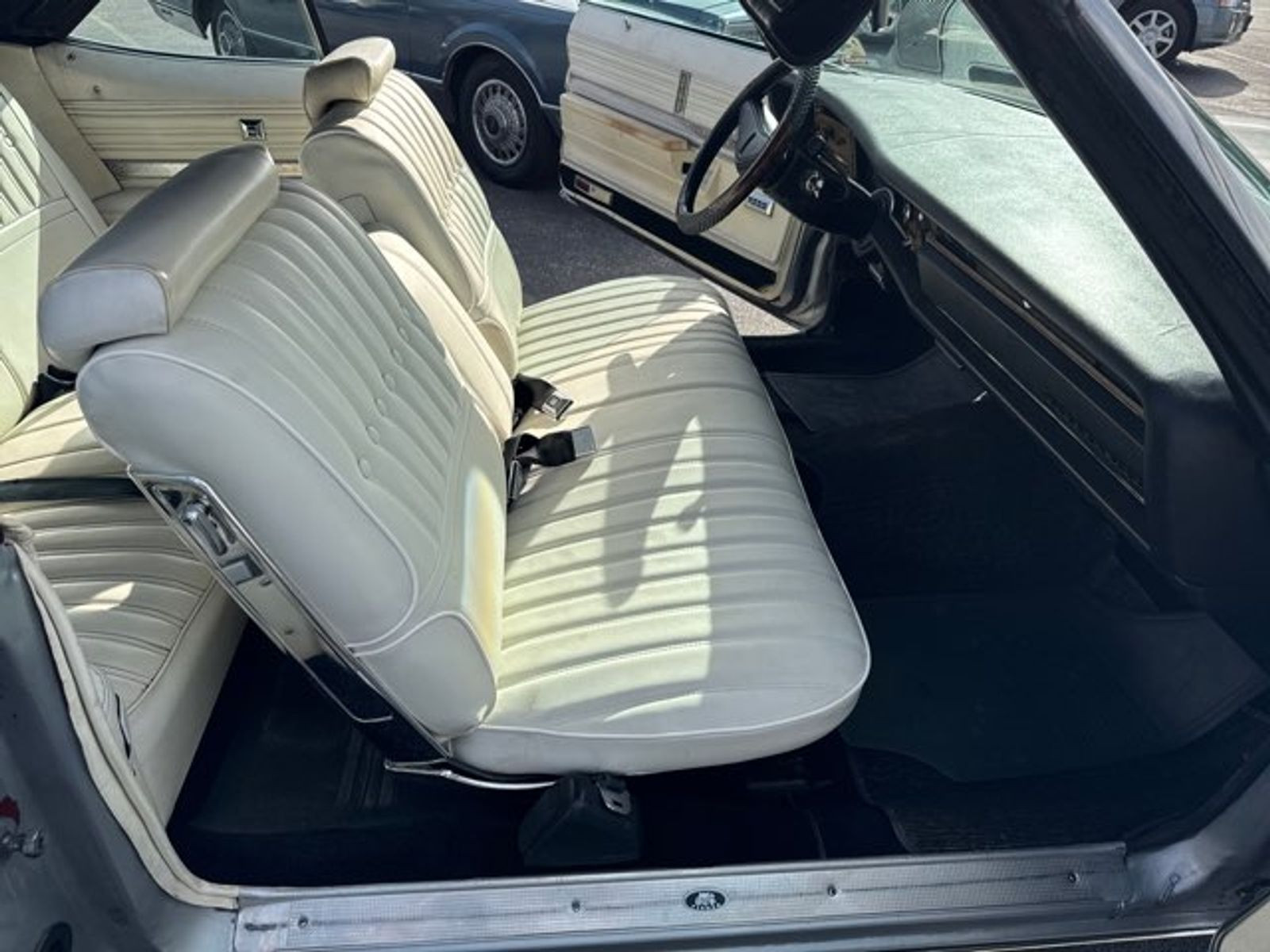 Oldsmobile-Eighty-Eight-1975-Convertible-9