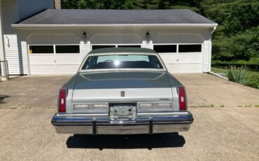 Oldsmobile-Eightyeight-1983-grey-3
