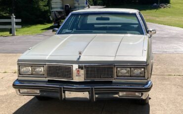 Oldsmobile-Eightyeight-1983-grey