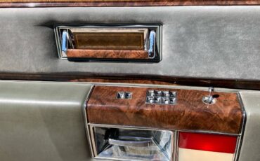 Oldsmobile-Eightyeight-1983-grey-5