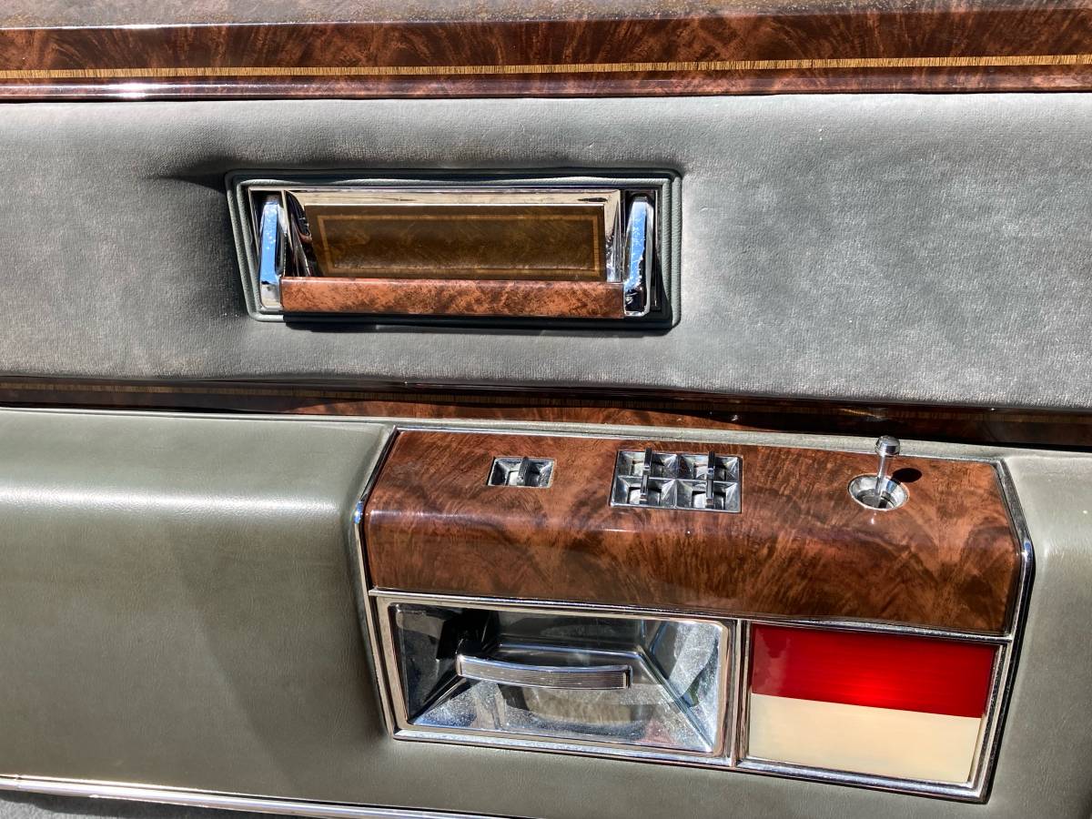 Oldsmobile-Eightyeight-1983-grey-5