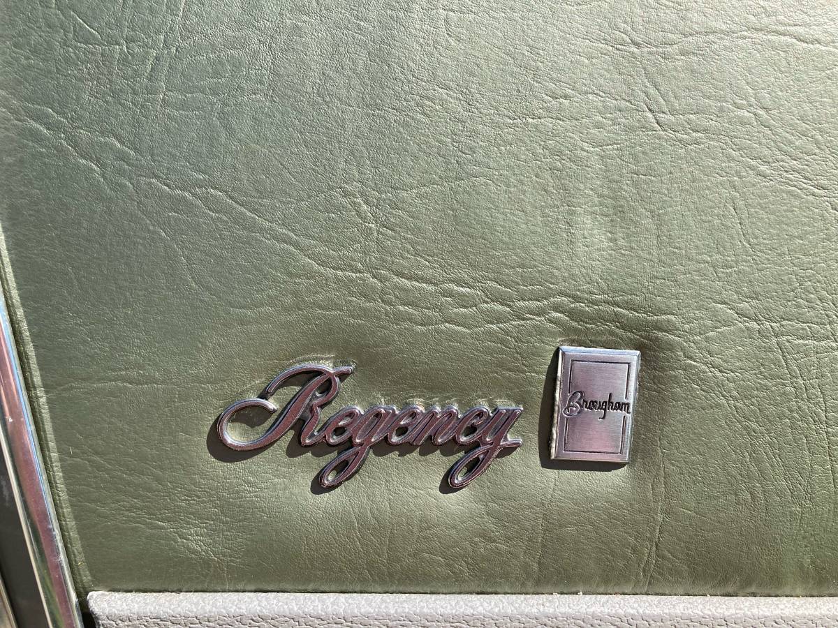 Oldsmobile-Eightyeight-1983-grey-8