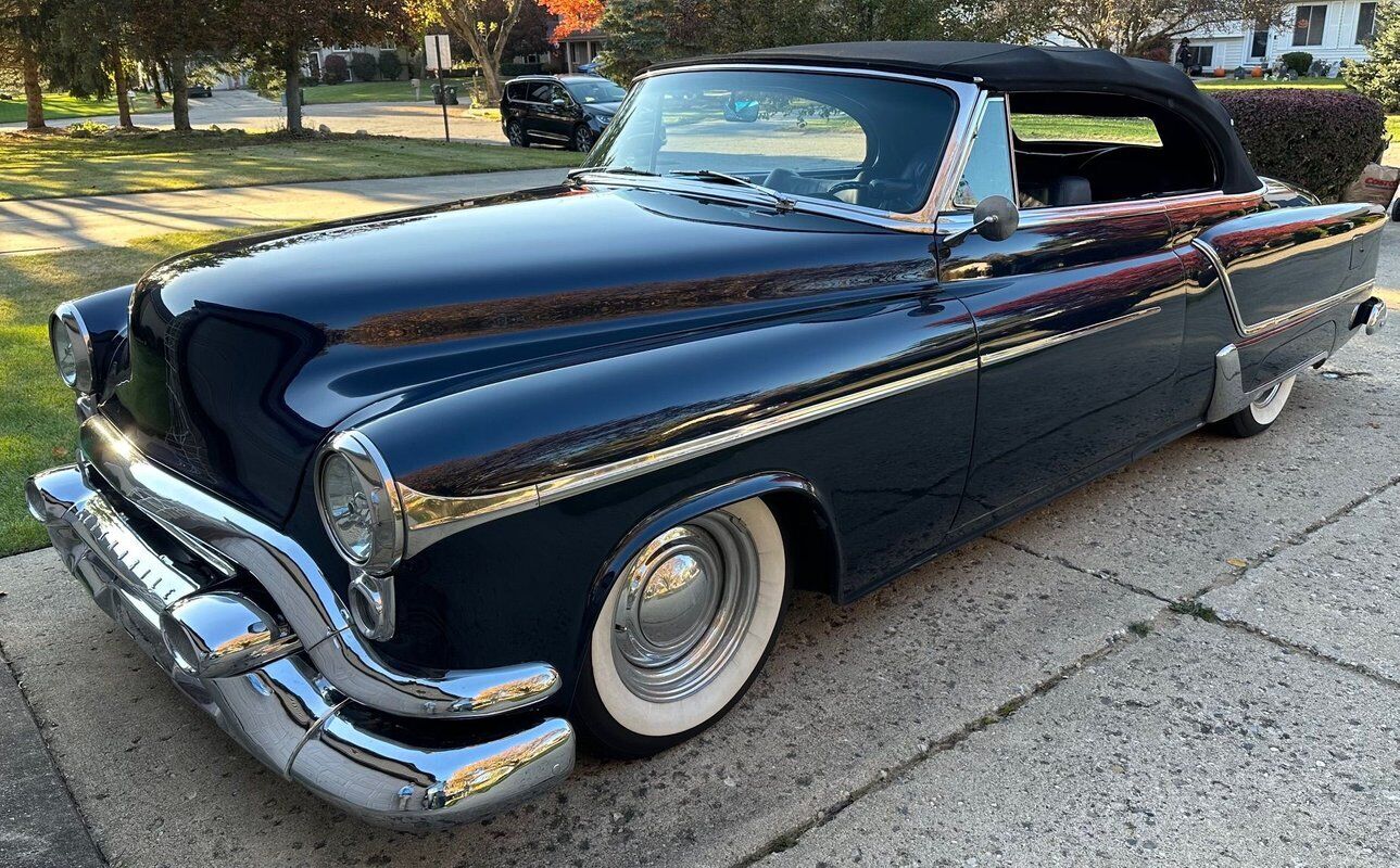 Oldsmobile Ninety-Eight 1953 --