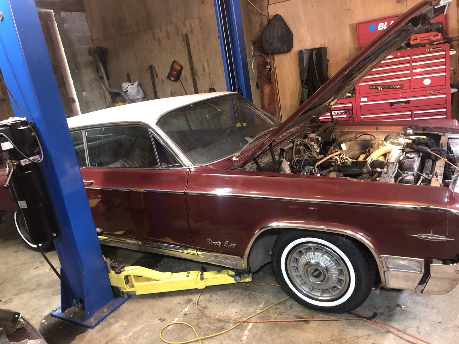 Oldsmobile-Ninety-Eight-1964-4