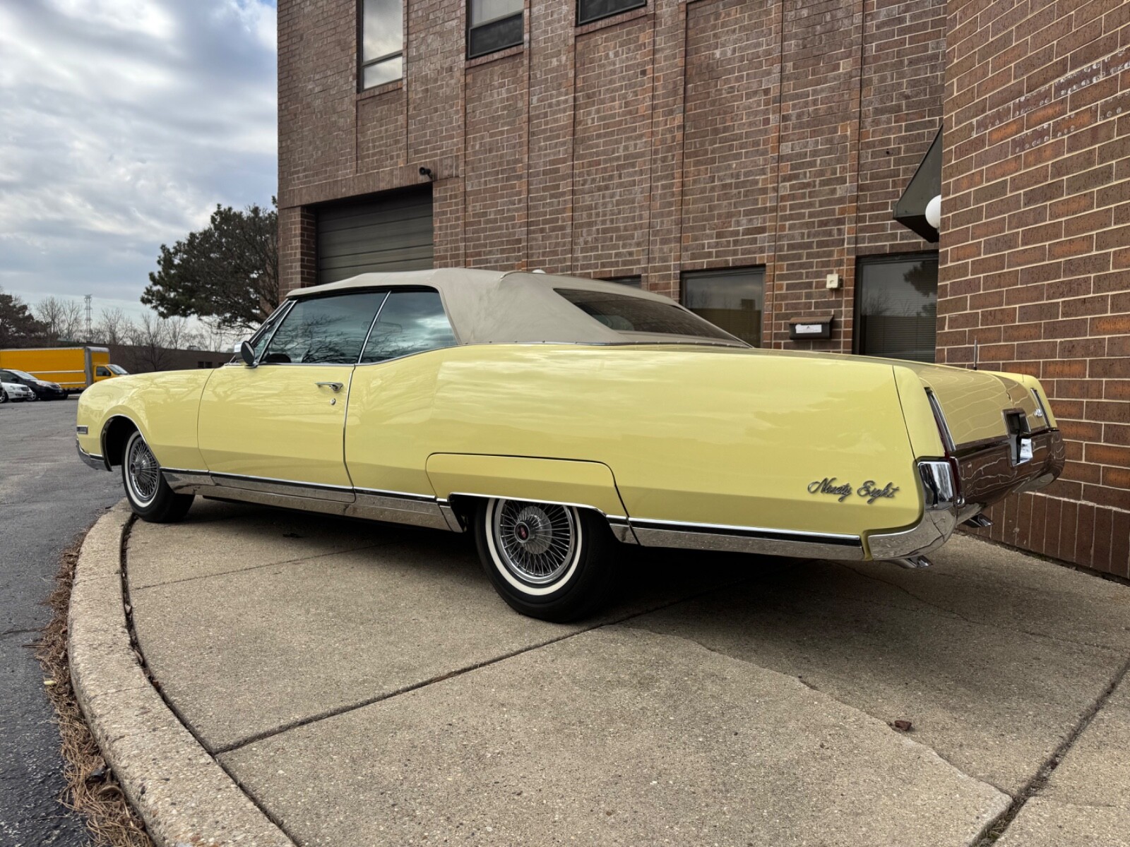 Oldsmobile-Ninety-Eight-1967-Convertible-3