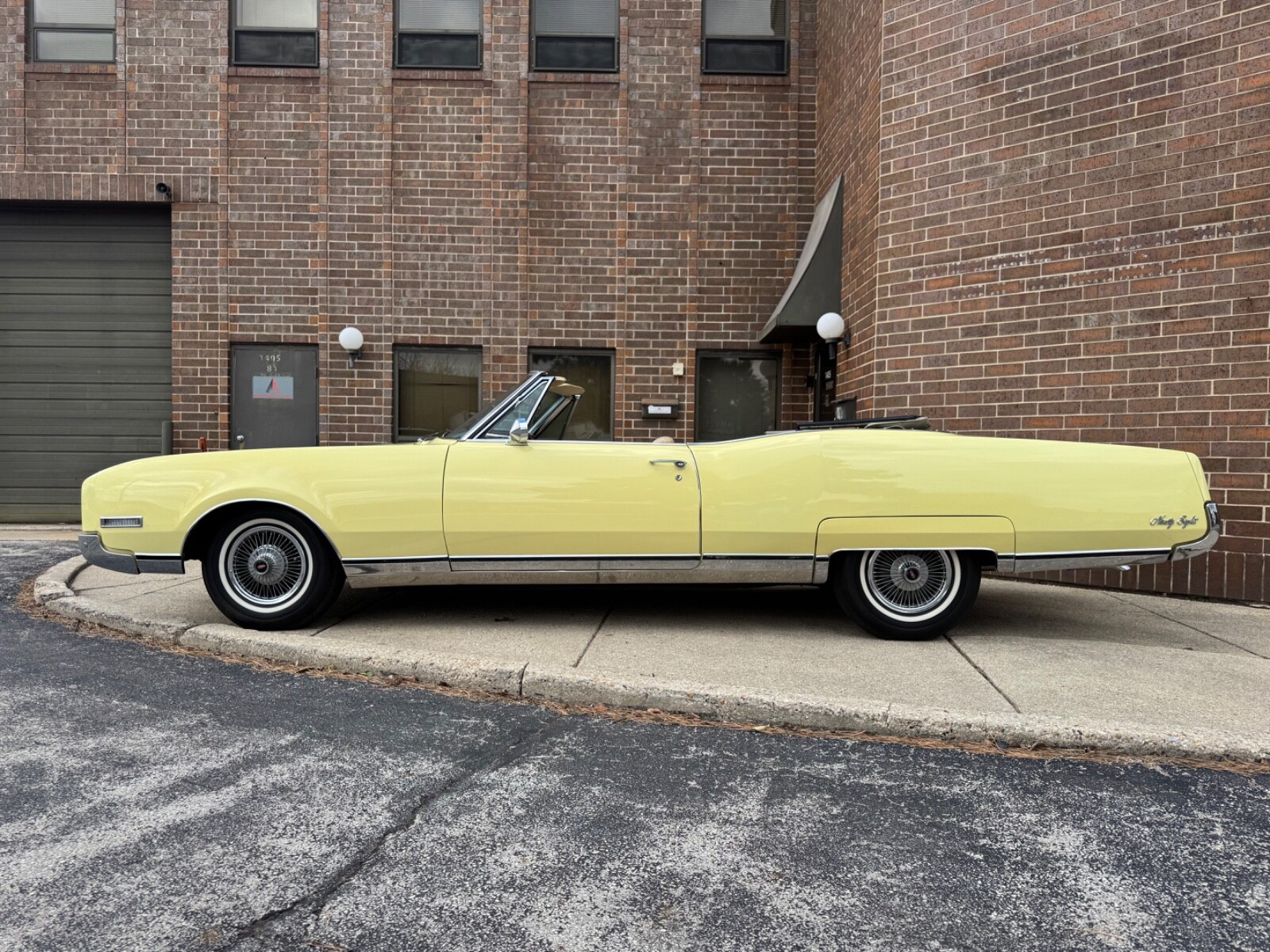Oldsmobile-Ninety-Eight-1967-Convertible-8