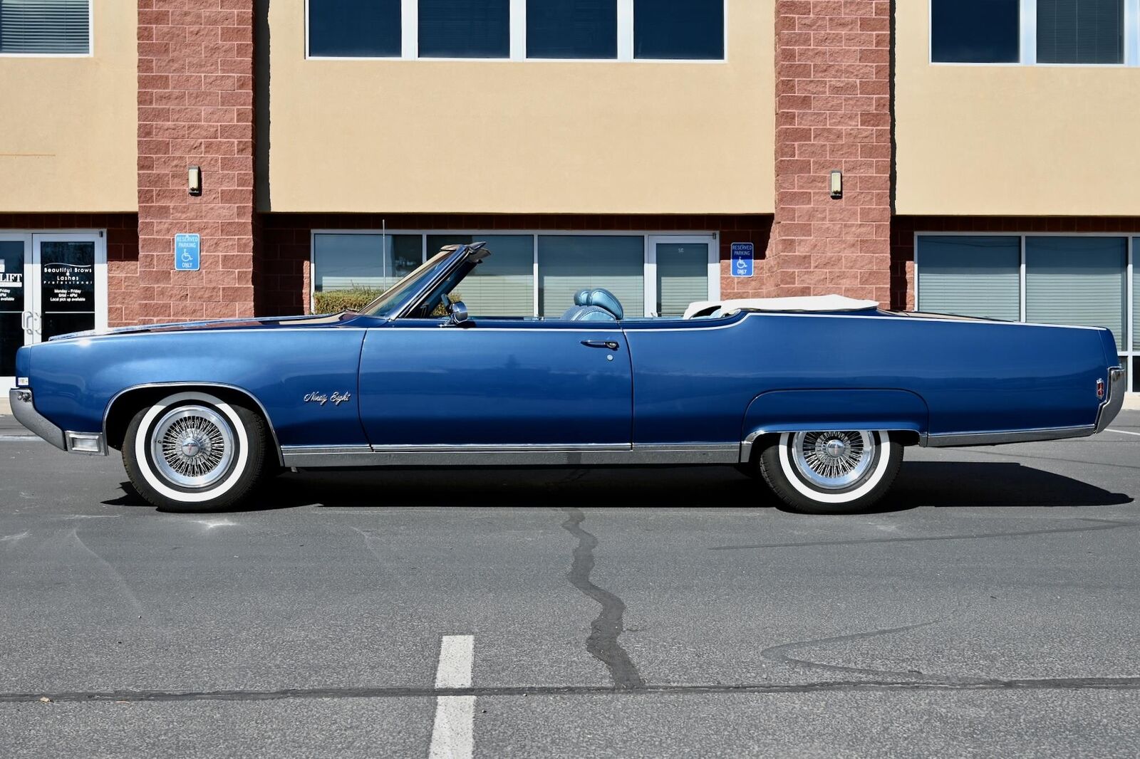 Oldsmobile-Ninety-Eight-1969-10
