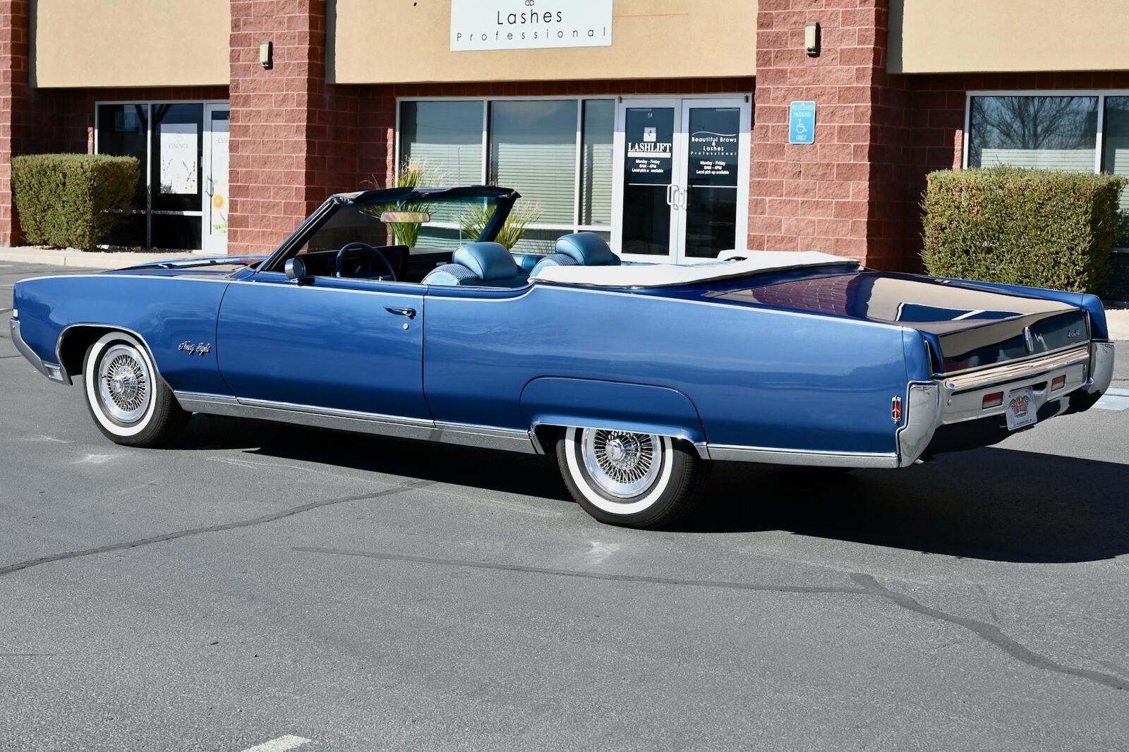 Oldsmobile-Ninety-Eight-1969-11