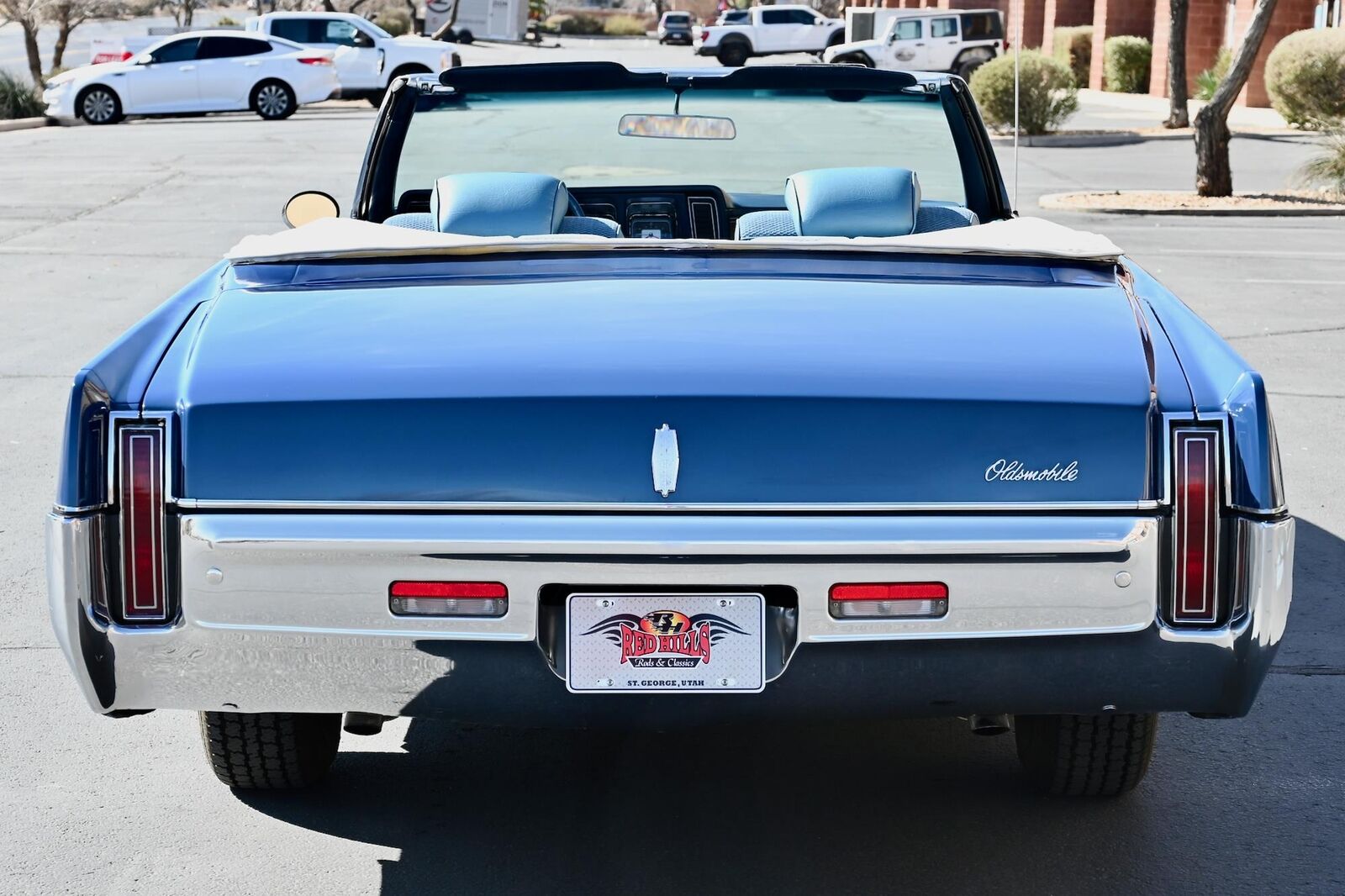 Oldsmobile-Ninety-Eight-1969-16