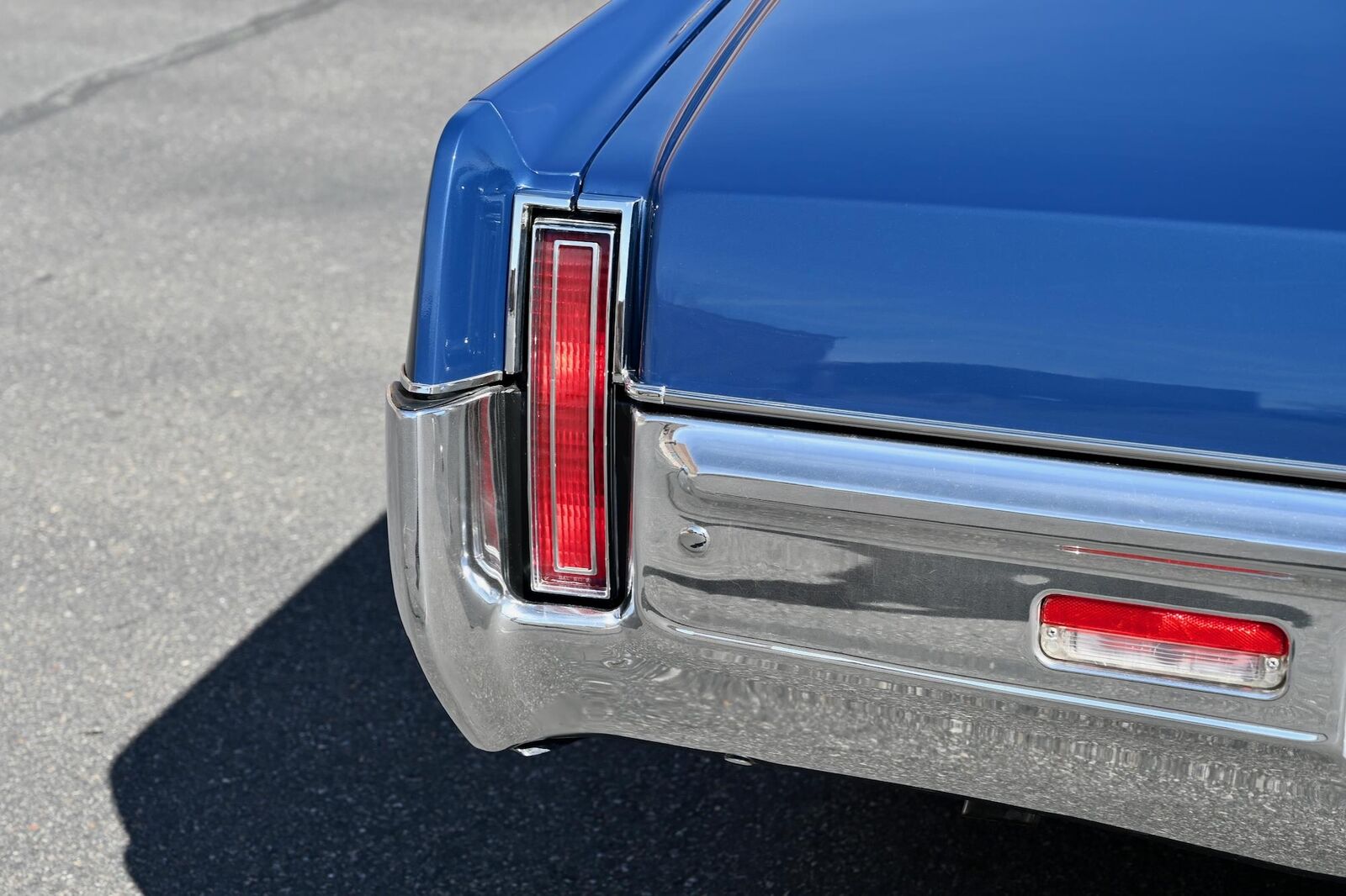 Oldsmobile-Ninety-Eight-1969-17
