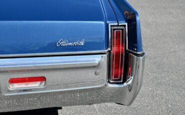 Oldsmobile-Ninety-Eight-1969-18