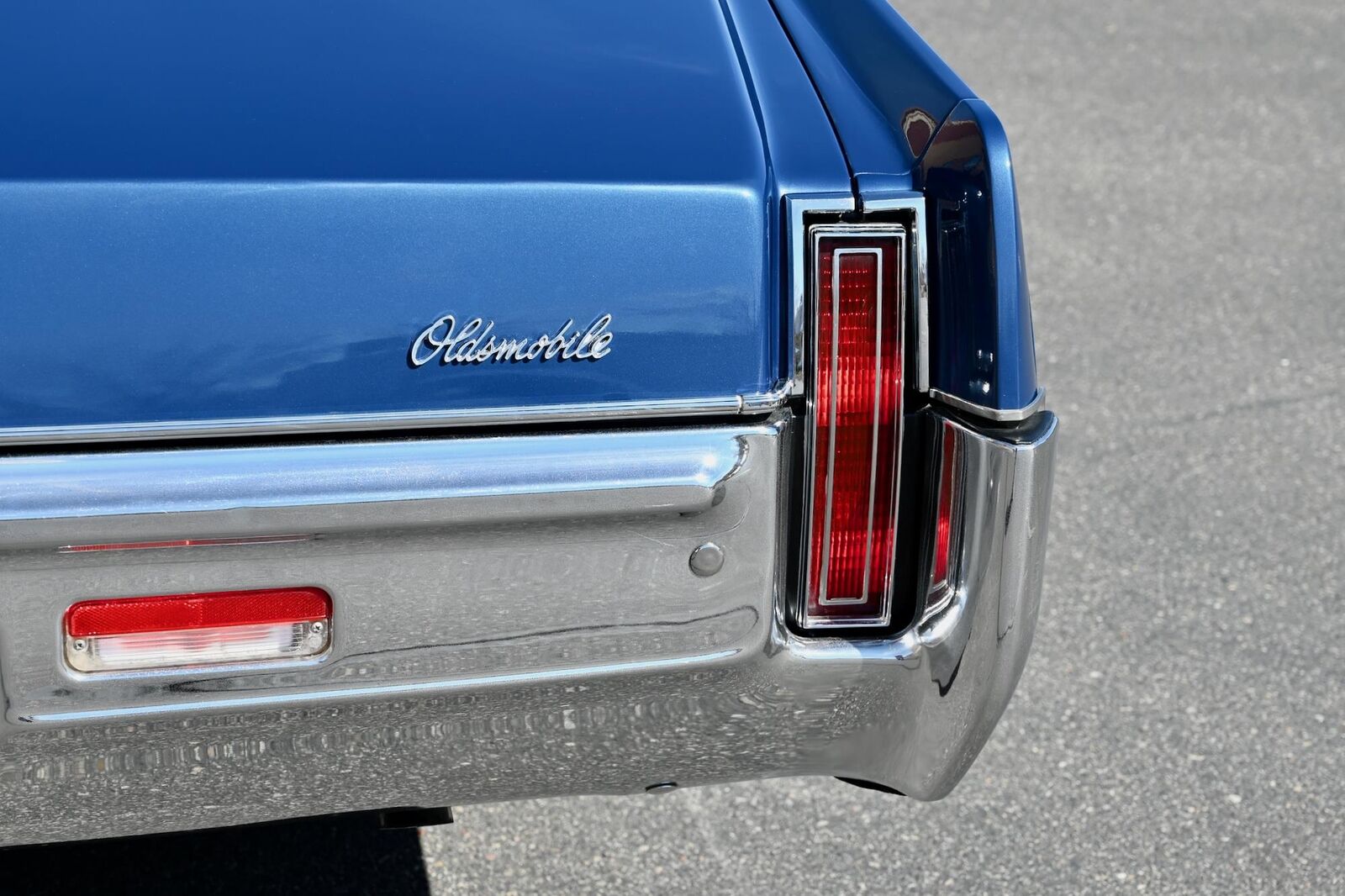 Oldsmobile-Ninety-Eight-1969-18