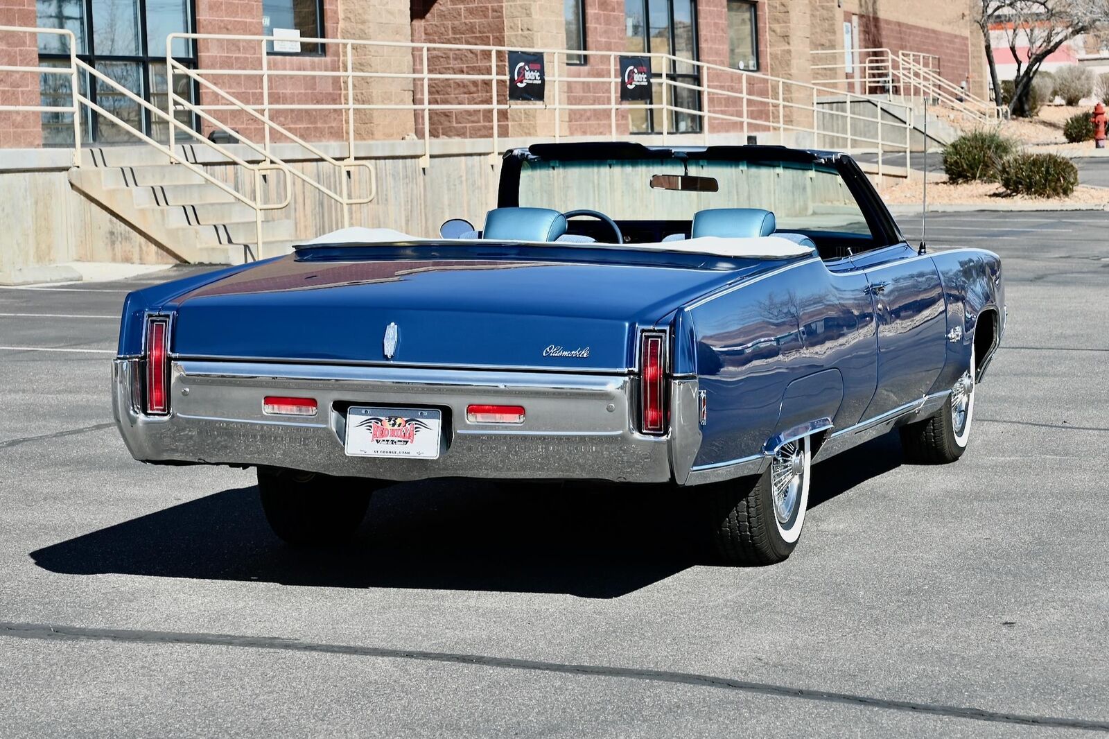 Oldsmobile-Ninety-Eight-1969-21