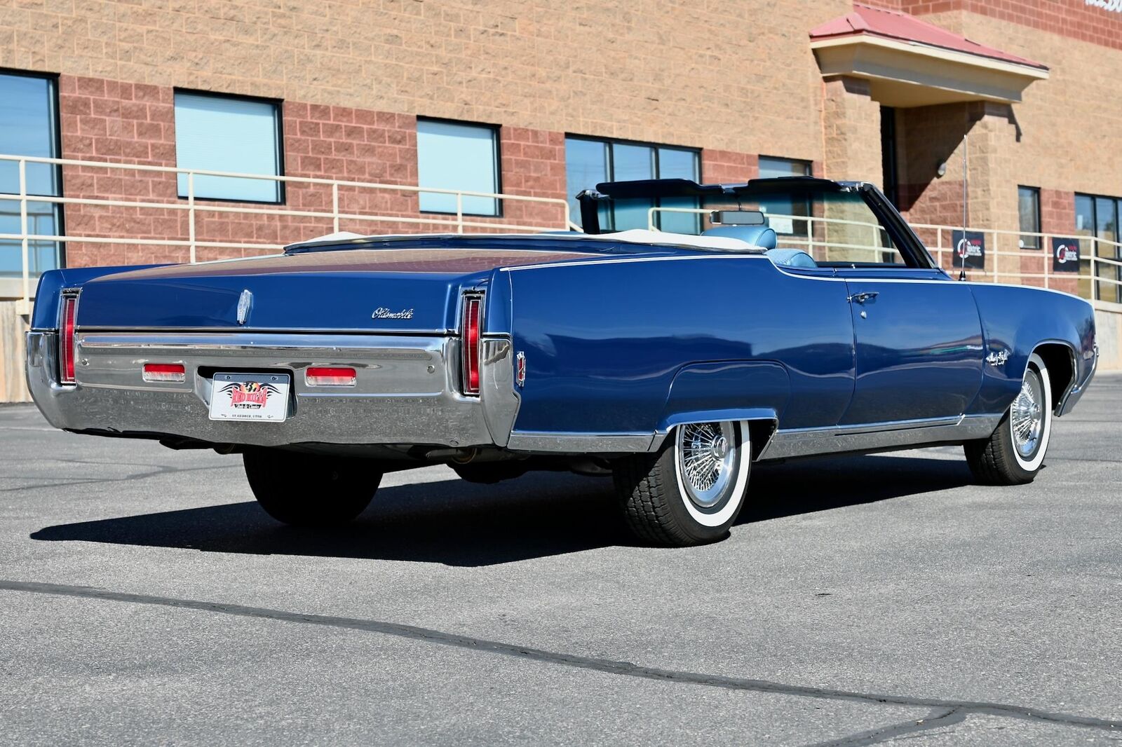 Oldsmobile-Ninety-Eight-1969-22
