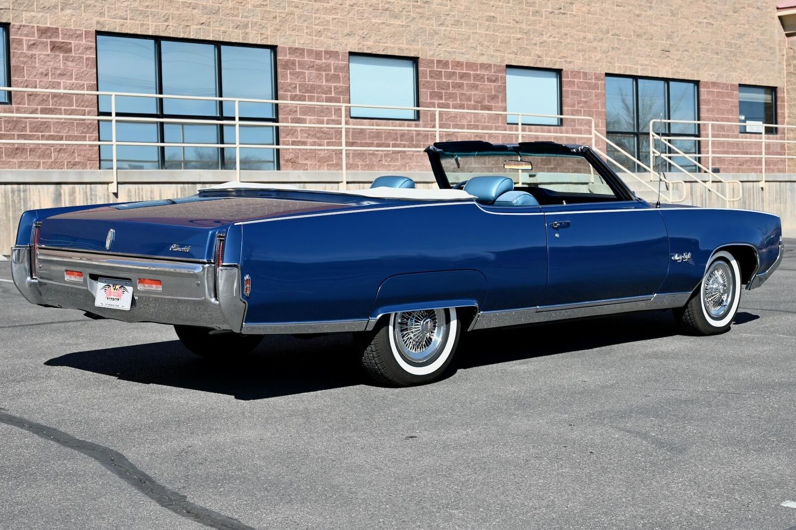 Oldsmobile-Ninety-Eight-1969-23