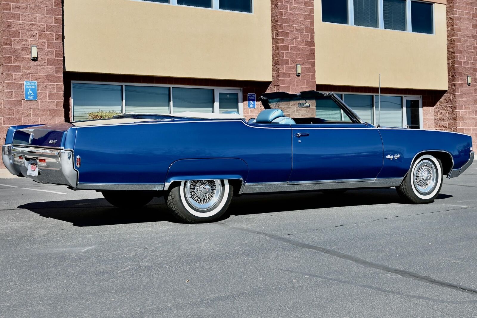 Oldsmobile-Ninety-Eight-1969-25