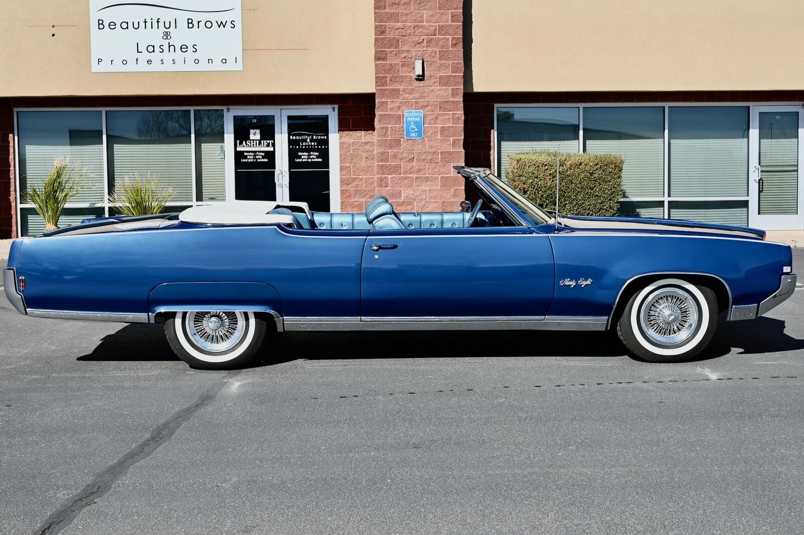 Oldsmobile-Ninety-Eight-1969-26