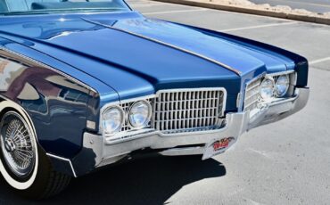 Oldsmobile-Ninety-Eight-1969-30