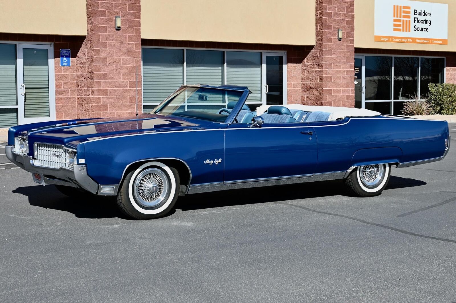 Oldsmobile-Ninety-Eight-1969-8