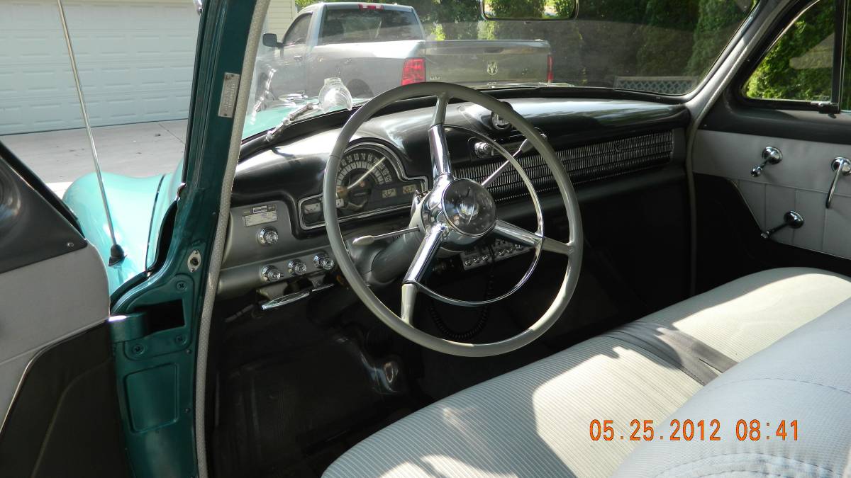 Oldsmobile-Super-88-1952-custom-2