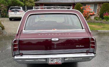 Oldsmobile-Vista-cruiser-wagon-1965-red-2