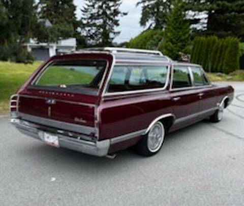 Oldsmobile-Vista-cruiser-wagon-1965-red-3