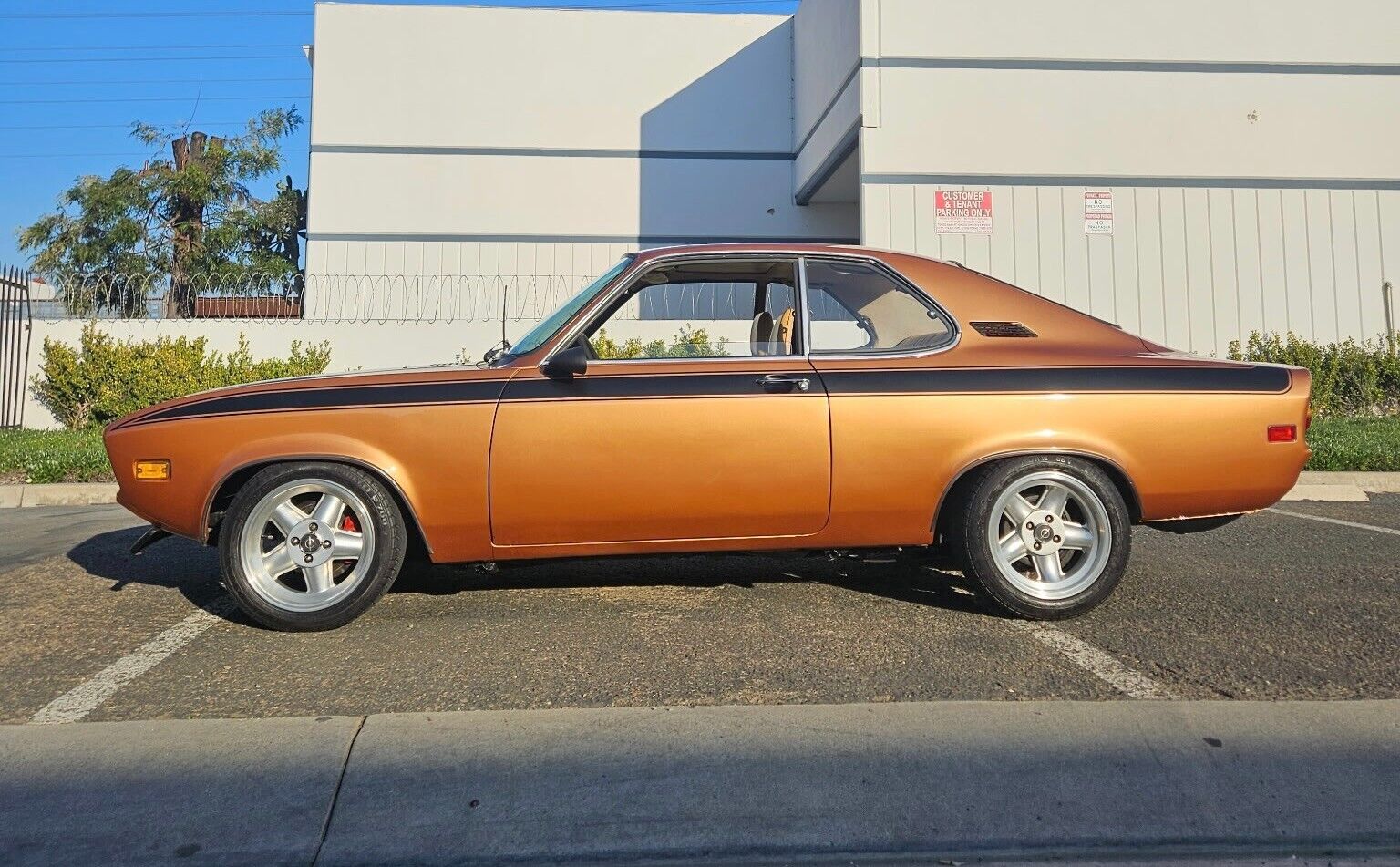 Opel-Manta-1974-Coupe-12