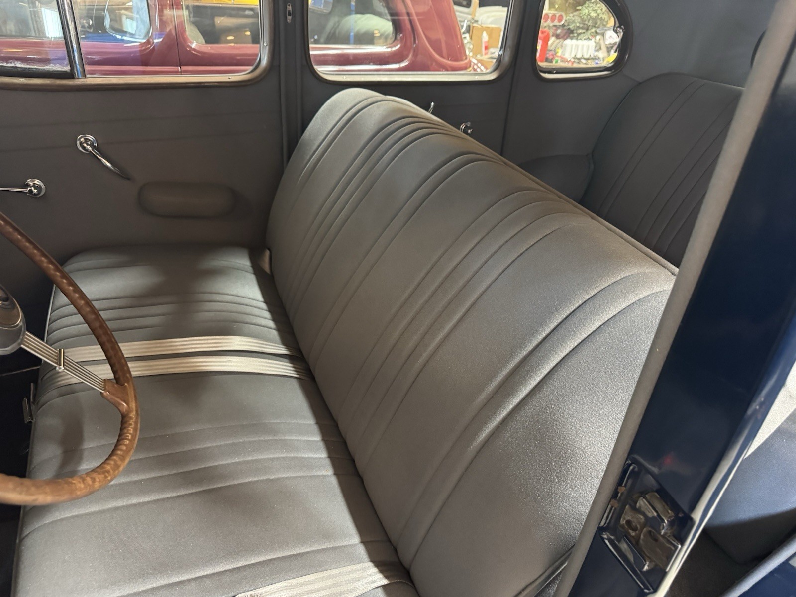 Packard-115-C-Touring-Sedan-1937-Sedan-12
