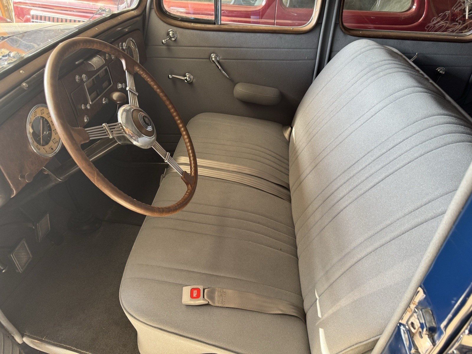 Packard-115-C-Touring-Sedan-1937-Sedan-13